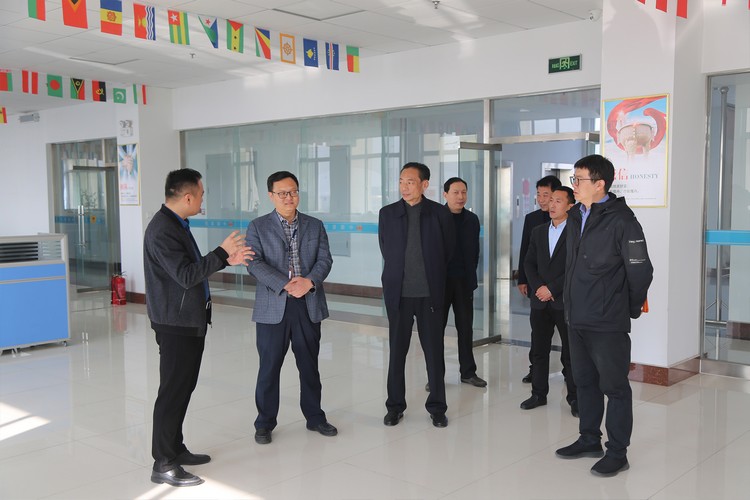 Le responsable de la zone de haute technologie de Jining visite les travaux de recherche et d'orientation du groupe China Coal