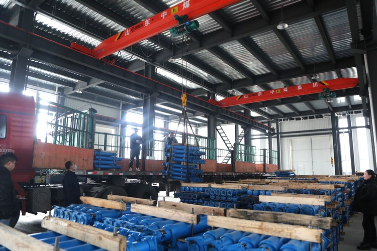China Coal Group a envoyé un lot d'accessoires hydrauliques au port de Tianjin