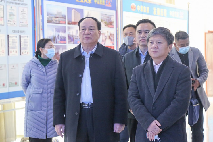 Accueil chaleureux Chef du salon d'affaires de la province du Shandong Venez en Chine Guide de visite du groupe de charbon