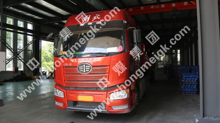China Coal Group a envoyé un lot d'accessoires hydrauliques et de camions de matériel à Fuyuan, Yunnan et Shenyang respectivement