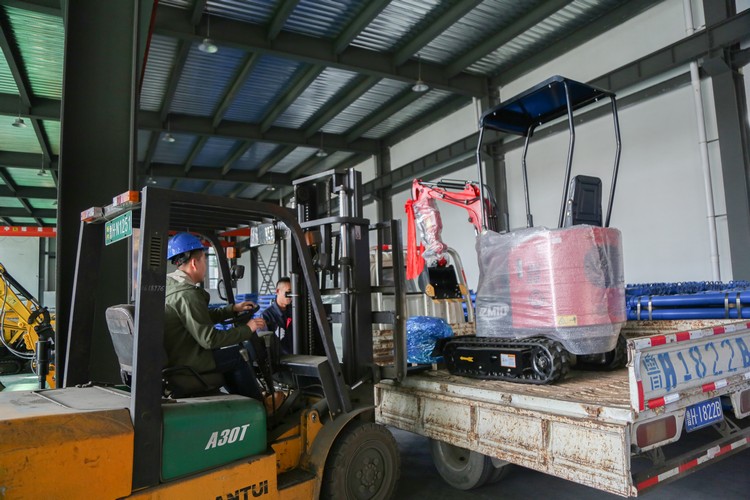 Petite excavatrice du Groupe charbon de la Chine expédiée à Jiangsu